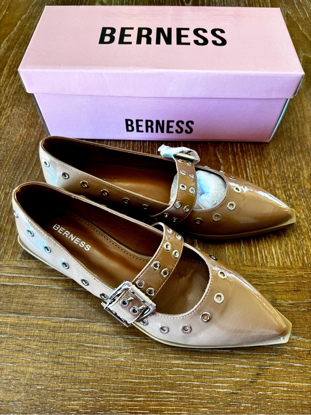 NWT beige Berness Astra Grommet Mary
Jane flat 8.5 (marked 8, runs big) - Picture 3 of 13